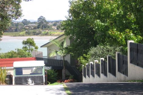 Photo of property in 5 Amelia Place, Beach Haven, Auckland, 0626