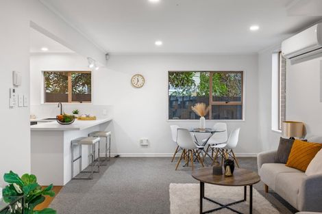 Photo of property in 4/90 Lynwood Road, New Lynn, Auckland, 0600