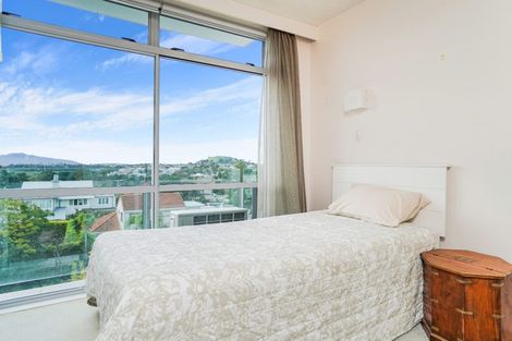 Photo of property in 8/25 Stanley Point Road, Stanley Point, Auckland, 0624