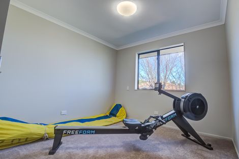 Photo of property in 15 Tironui Terrace, Western Heights, Hamilton, 3200