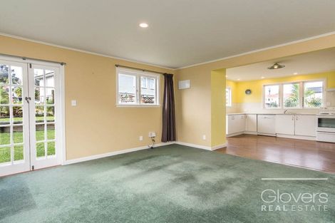 Photo of property in 2/10 Gaede Terrace, Sunnyvale, Auckland, 0612