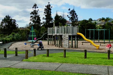 Photo of property in 85e Lake Panorama Drive, Henderson Valley, Auckland, 0614