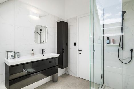Photo of property in 81 Queen Street, Northcote Point, Auckland, 0627