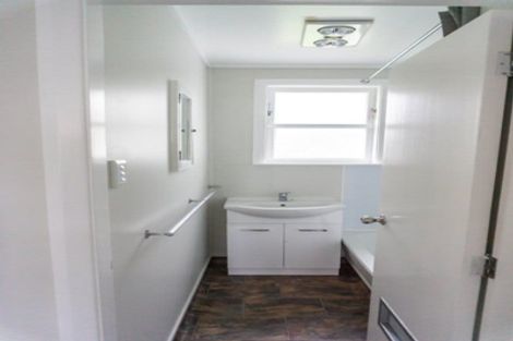 Photo of property in 36 Crewe Crescent, Hokowhitu, Palmerston North, 4410