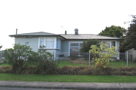 Photo of property in 17 Sylvan Crescent, Te Atatu South, Auckland, 0610