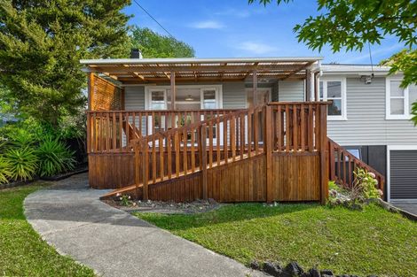 Photo of property in 242 Henderson Valley Road, Henderson, Auckland, 0612