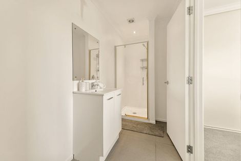 Photo of property in 91 Mountain Road, Henderson Valley, Auckland, 0612