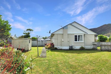 Photo of property in 11 Frickleton Grove, Waterloo, Lower Hutt, 5011