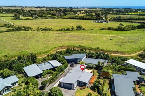 Photo of property in 5d Tui Grove, Oakura, 4314