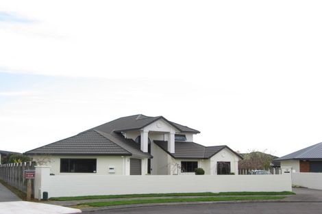 Photo of property in 12 Taylor Place, Merrilands, New Plymouth, 4312