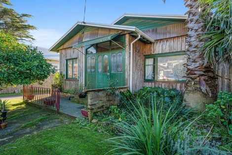 Photo of property in 8 Harbour Street, Moturoa, New Plymouth, 4310