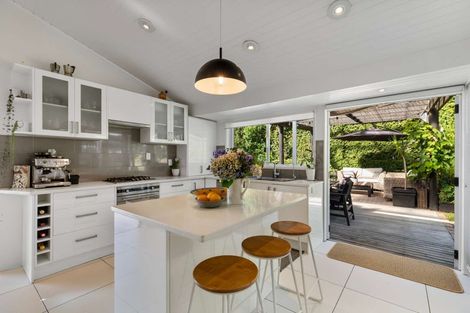 Photo of property in 754 South Titirangi Road, Titirangi, Auckland, 0604