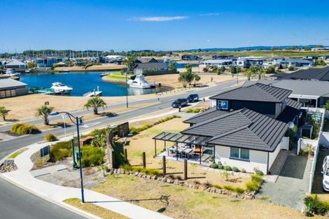 Photo of property in 2 Waitemata Drive, One Tree Point, 0118