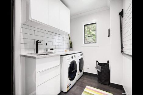 Photo of property in 147 Seatoun Heights Road, Miramar, Wellington, 6022