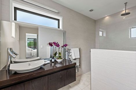 Photo of property in 15 Saint Andrews Square, Strowan, Christchurch, 8052