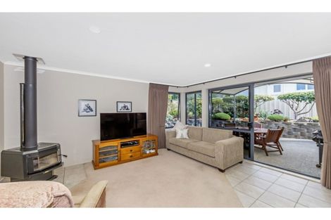 Photo of property in 66 Grovenor Drive, Orewa, 0931