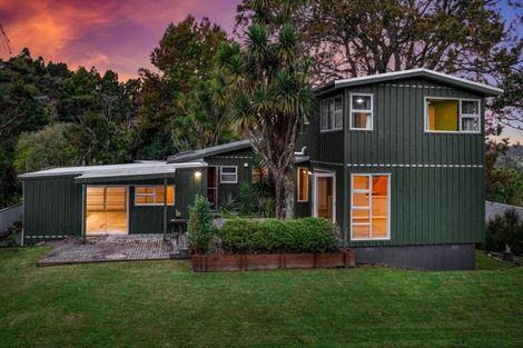 Photo of property in 8 Rimu Road, Oratia, Auckland, 0604