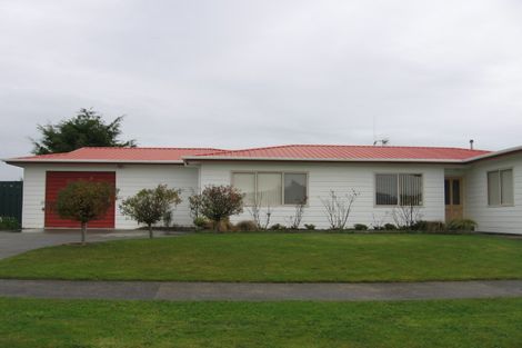 Photo of property in 18 Peppertree Glade, Kelvin Grove, Palmerston North, 4414