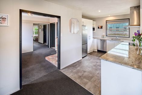 Photo of property in 104 Renown Road, Raumati South, Paraparaumu, 5032