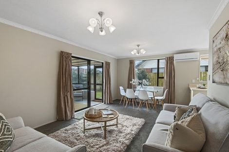 Photo of property in 11 Farm Lane, Parklands, Christchurch, 8083