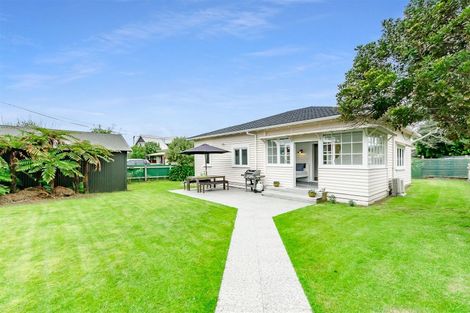 Photo of property in 13 Rauparaha Street, Waikanae Beach, Waikanae, 5036