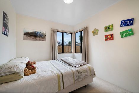 Photo of property in 1/24 Blacklock Avenue, Henderson, Auckland, 0612