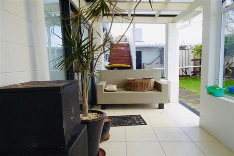 Photo of property in 3 Manu Crescent, Upper Vogeltown, New Plymouth, 4310