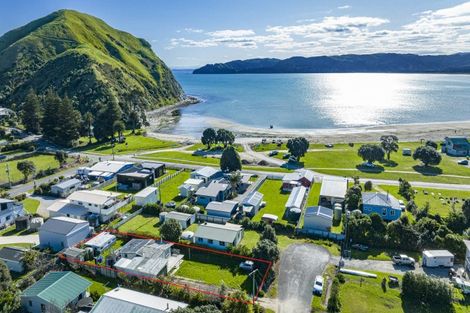Photo of property in 4 Tarakihi Crescent, Mahia, Nuhaka, 4198