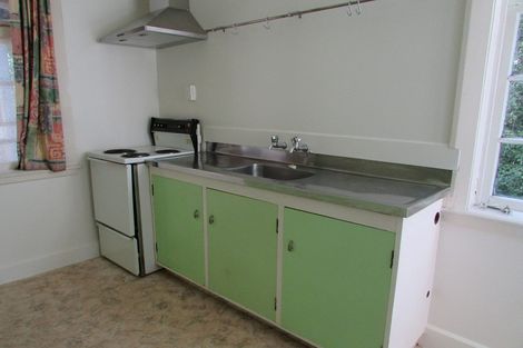 Photo of property in 2 Hawkhurst Road, Lyttelton, 8082