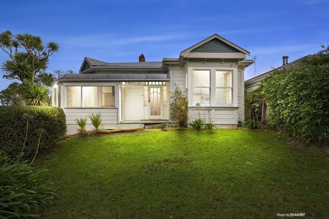 Photo of property in 43 Military Road, Northland, Wellington, 6012