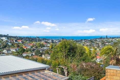 Photo of property in 28 St Clair Place, Browns Bay, Auckland, 0630