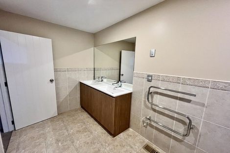 Photo of property in 5 Maidstone Place, Oteha, Auckland, 0632