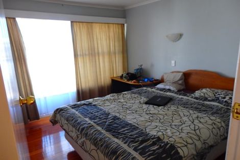 Photo of property in 86 Royal View Road, Te Atatu South, Auckland, 0610