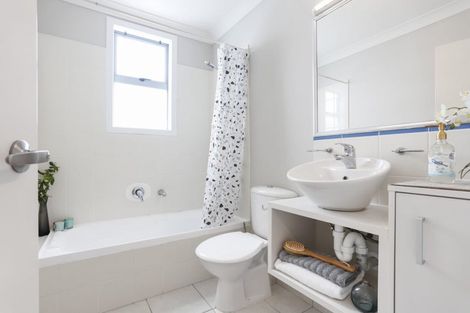 Photo of property in 9f Clearwater Cove, West Harbour, Auckland, 0618