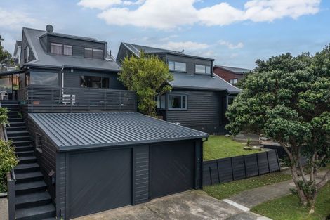 Photo of property in 15 Cobar Close, Maupuia, Wellington, 6022