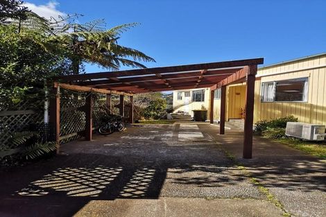 Photo of property in 27 Stewart Drive, Newlands, Wellington, 6037