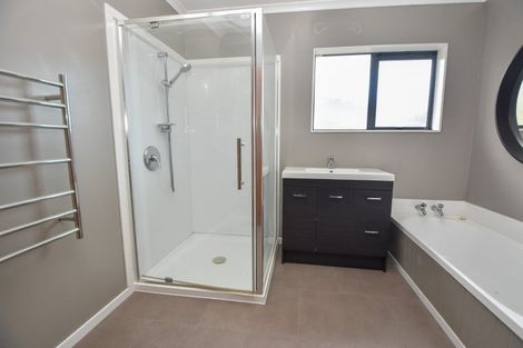 Photo of property in 123 Broadway, Carterton, 5713