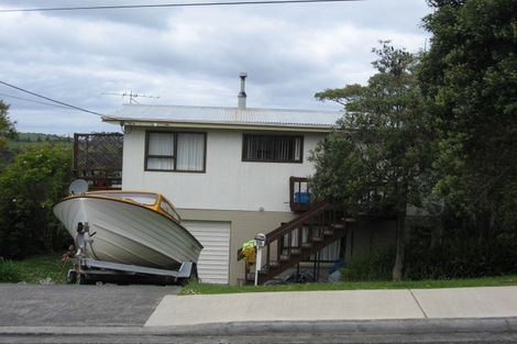 Photo of property in 1453 Whangaparaoa Road, Army Bay, Whangaparaoa, 0930