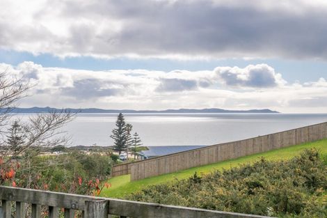 Photo of property in 2 Dudley Crescent, Cable Bay, 0420