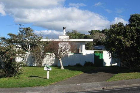 Photo of property in 31 Churton Drive, Churton Park, Wellington, 6037