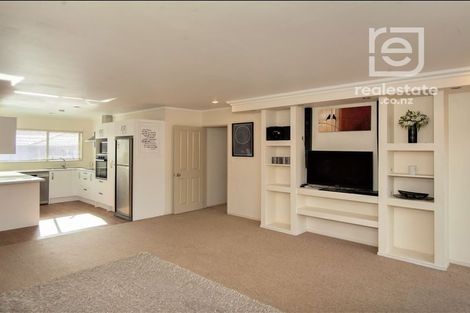 Photo of property in 28 Carlas Way, Ranui, Auckland, 0612