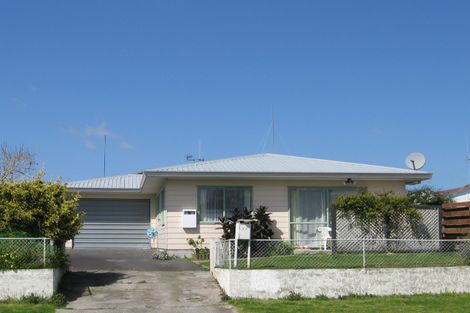 Photo of property in 1b Huia Avenue, Mount Maunganui, 3116
