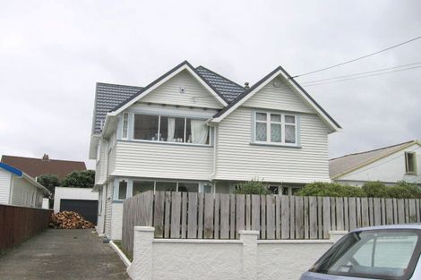 Photo of property in 31 Apu Crescent, Lyall Bay, Wellington, 6022