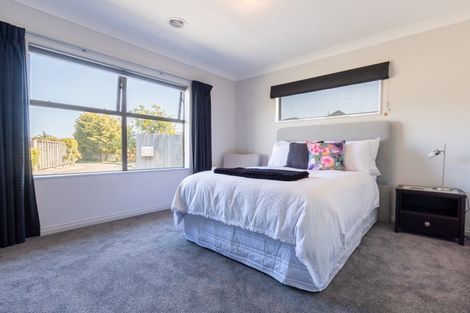 Photo of property in 3 Roydon Lane, Paraparaumu, 5032