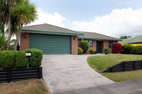 Photo of property in 19 Waiwherowhero Drive, St Andrews, Hamilton, 3200