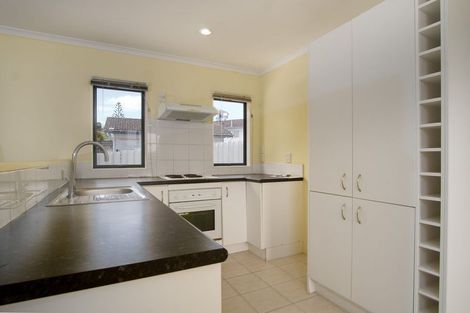 Photo of property in 17 Vina Place, Massey, Auckland, 0614