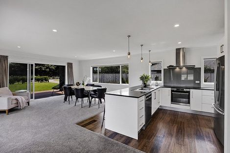 Photo of property in 7 Cross Street, Lepperton, New Plymouth, 4373