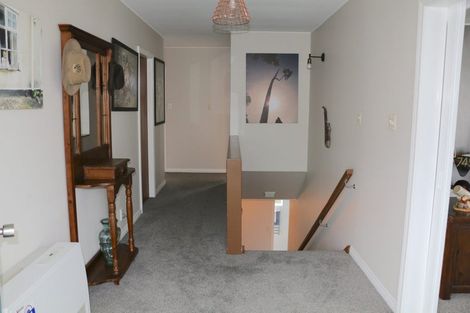 Photo of property in 3 Ardal Grove, Tirohanga, Lower Hutt, 5010