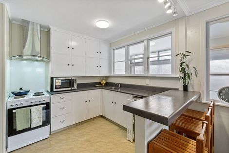 Photo of property in 119-121 Kings Crescent, Hutt Central, Lower Hutt, 5010