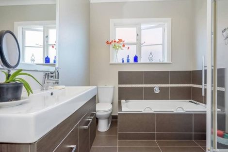 Photo of property in 27a Bauchop Road, Waterloo, Lower Hutt, 5011